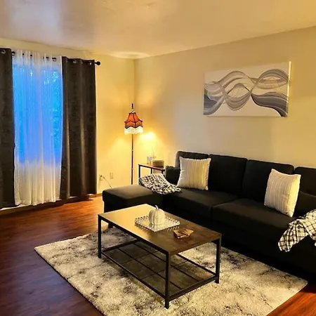 Quiet Cozy 2Br Apt Black Out Curtains