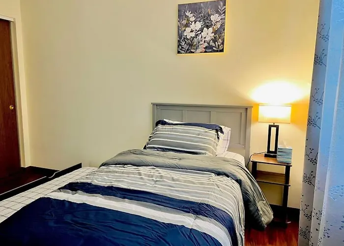 Apartment Quiet Cozy 2br Black Out Curtains *