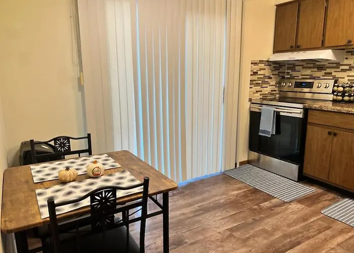 Quiet Cozy 2br Black Out Curtains *